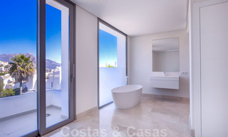 Lista para entrar a vivir, nueva y moderna villa de lujo en venta en Marbella - Benahavis en una zona residencial cerrada y segura 35649 