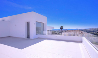 Lista para entrar a vivir, nueva y moderna villa de lujo en venta en Marbella - Benahavis en una zona residencial cerrada y segura 35651 