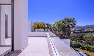 Lista para entrar a vivir, nueva y moderna villa de lujo en venta en Marbella - Benahavis en una urbanización segura 35711 