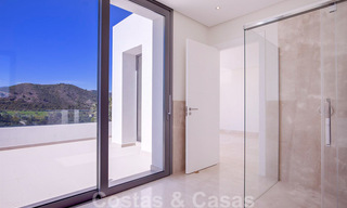 Lista para entrar a vivir, nueva y moderna villa de lujo en venta en Marbella - Benahavis en una urbanización segura 35713 