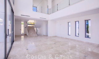 Lista para entrar a vivir, nueva y moderna villa de lujo en venta en Marbella - Benahavis en una urbanización segura 35714 