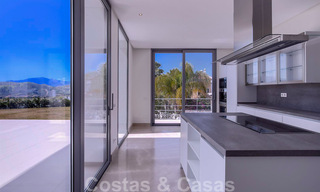 Lista para entrar a vivir, nueva y moderna villa de lujo en venta en Marbella - Benahavis en una urbanización segura 35720 