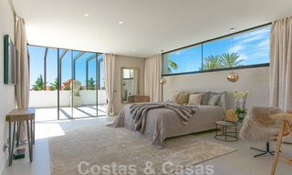Lista para entrar a vivir, nueva villa moderna en venta con vistas al mar desde todos los niveles en un resort de golf de cinco estrellas en Marbella - Benahavis 35741 