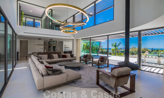 Listo para entrar a vivir, super lujosa villa nueva y moderna en venta con impresionantes vistas en una urbanización de golf en Marbella - Benahavis 35846 