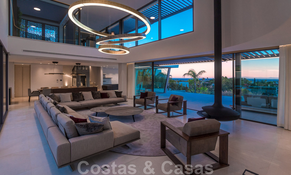 Listo para entrar a vivir, super lujosa villa nueva y moderna en venta con impresionantes vistas en una urbanización de golf en Marbella - Benahavis 35852