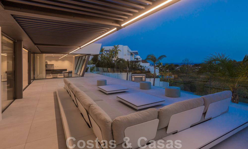 Listo para entrar a vivir, super lujosa villa nueva y moderna en venta con impresionantes vistas en una urbanización de golf en Marbella - Benahavis 35854