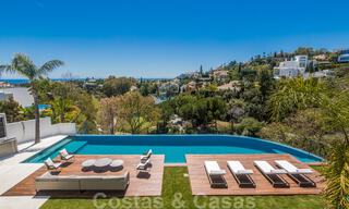 Listo para entrar a vivir, super lujosa villa nueva y moderna en venta con impresionantes vistas en una urbanización de golf en Marbella - Benahavis 35861 