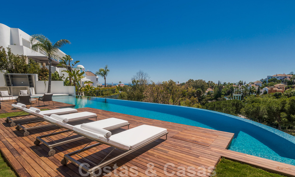Listo para entrar a vivir, super lujosa villa nueva y moderna en venta con impresionantes vistas en una urbanización de golf en Marbella - Benahavis 35863
