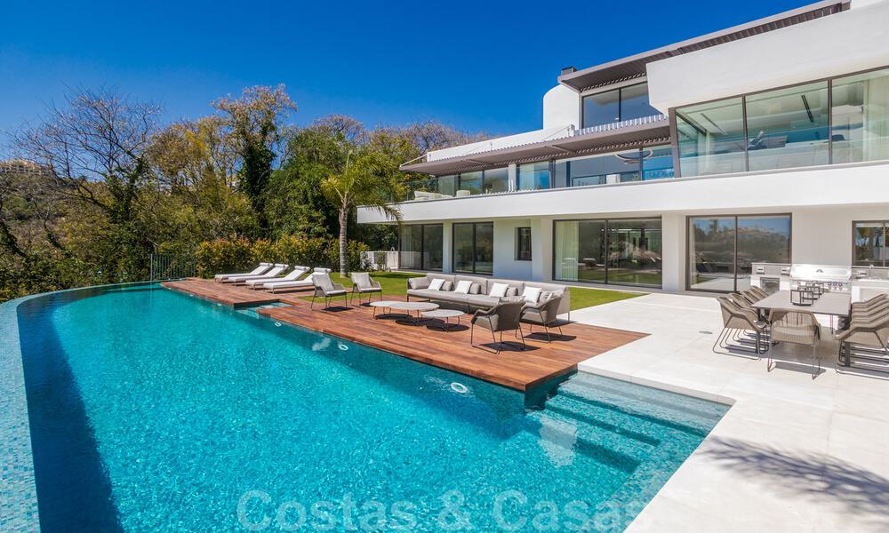 Listo para entrar a vivir, super lujosa villa nueva y moderna en venta con impresionantes vistas en una urbanización de golf en Marbella - Benahavis 35864