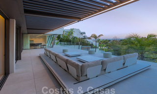 Listo para entrar a vivir, super lujosa villa nueva y moderna en venta con impresionantes vistas en una urbanización de golf en Marbella - Benahavis 35868 