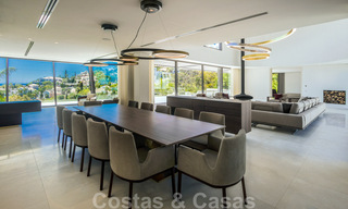 Listo para entrar a vivir, super lujosa villa nueva y moderna en venta con impresionantes vistas en una urbanización de golf en Marbella - Benahavis 35880 