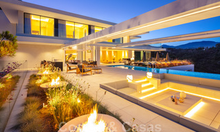 Se vende sensacional villa de lujo nueva y moderna con vistas al mar en la urbanización cerrada El Madroñal en la zona de Marbella - Benahavis 35905 