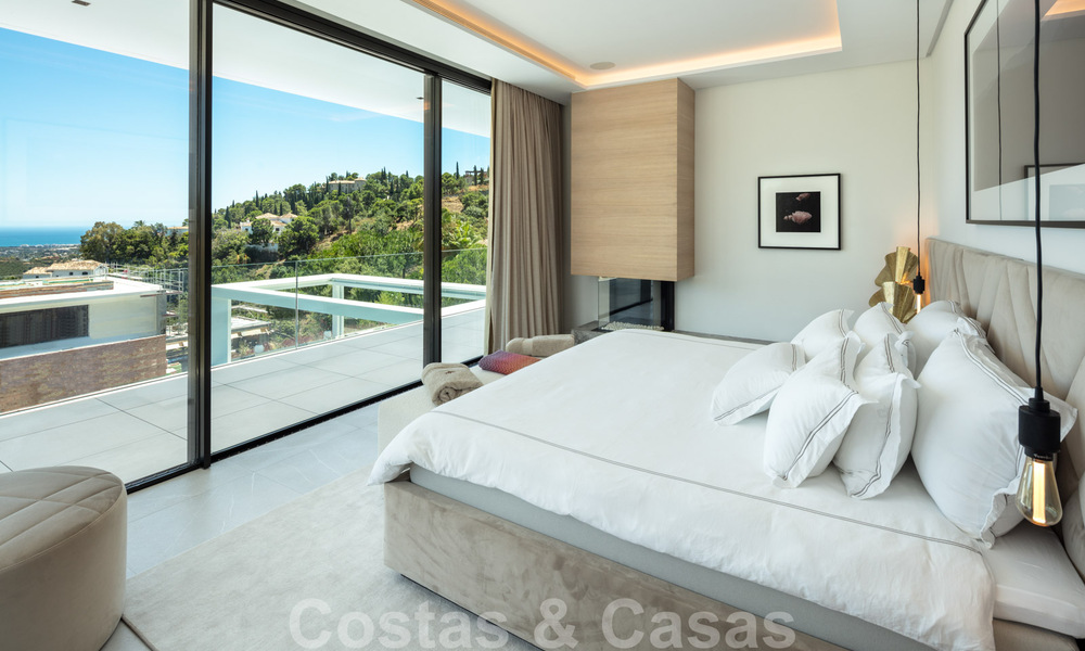 Se vende sensacional villa de lujo nueva y moderna con vistas al mar en la urbanización cerrada El Madroñal en la zona de Marbella - Benahavis 35918