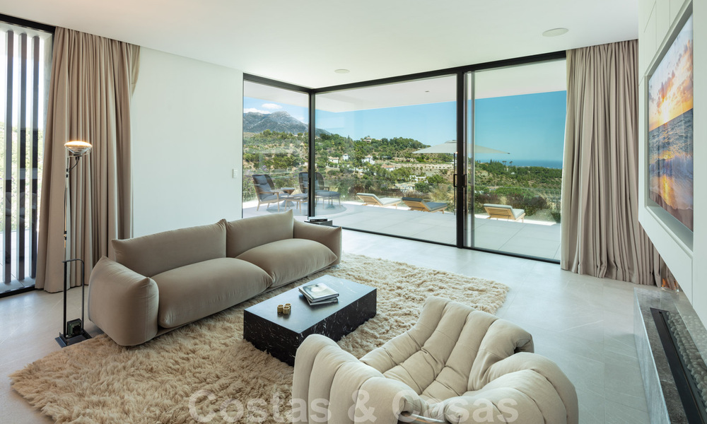 Se vende sensacional villa de lujo nueva y moderna con vistas al mar en la urbanización cerrada El Madroñal en la zona de Marbella - Benahavis 35922