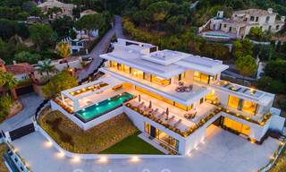 Se vende sensacional villa de lujo nueva y moderna con vistas al mar en la urbanización cerrada El Madroñal en la zona de Marbella - Benahavis 35931 