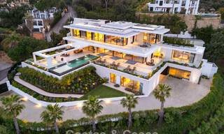 Se vende sensacional villa de lujo y moderna con vistas al mar en la urbanización cerrada El Madroñal en la zona de Marbella - Benahavis 779433 