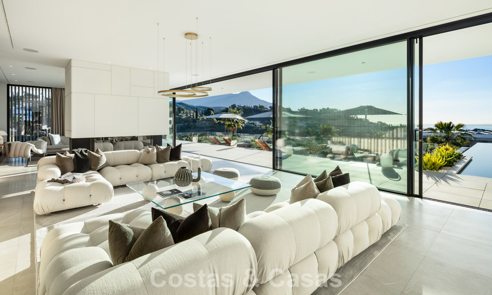Se vende sensacional villa de lujo y moderna con vistas al mar en la urbanización cerrada El Madroñal en la zona de Marbella - Benahavis 779439