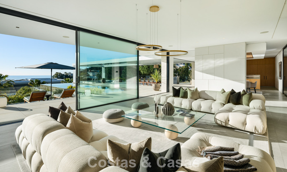 Se vende sensacional villa de lujo y moderna con vistas al mar en la urbanización cerrada El Madroñal en la zona de Marbella - Benahavis 779440