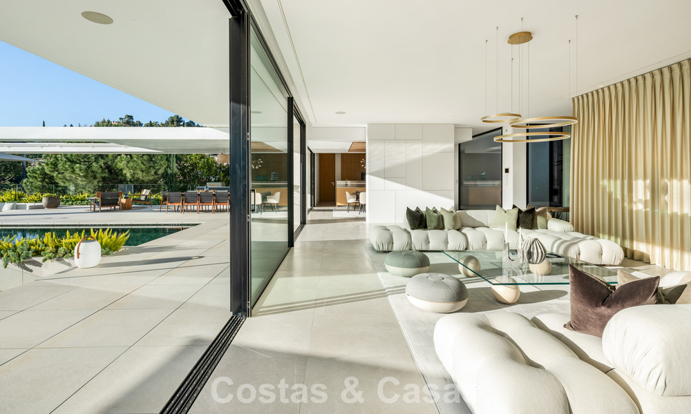 Se vende sensacional villa de lujo y moderna con vistas al mar en la urbanización cerrada El Madroñal en la zona de Marbella - Benahavis 779441