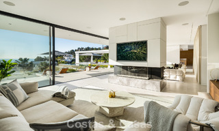 Se vende sensacional villa de lujo y moderna con vistas al mar en la urbanización cerrada El Madroñal en la zona de Marbella - Benahavis 779442 