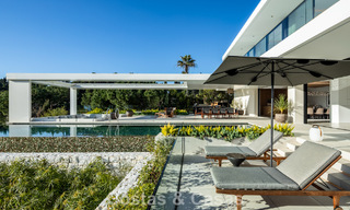 Se vende sensacional villa de lujo y moderna con vistas al mar en la urbanización cerrada El Madroñal en la zona de Marbella - Benahavis 779444 