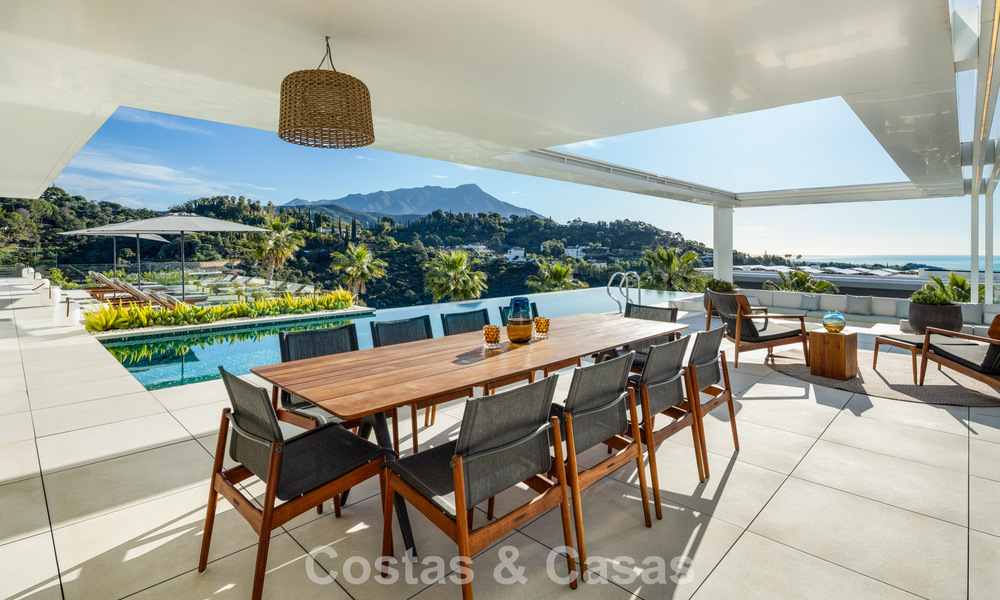 Se vende sensacional villa de lujo y moderna con vistas al mar en la urbanización cerrada El Madroñal en la zona de Marbella - Benahavis 779446