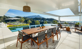 Se vende sensacional villa de lujo y moderna con vistas al mar en la urbanización cerrada El Madroñal en la zona de Marbella - Benahavis 779446 