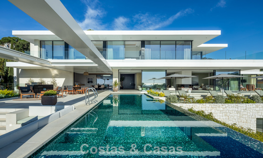 Se vende sensacional villa de lujo y moderna con vistas al mar en la urbanización cerrada El Madroñal en la zona de Marbella - Benahavis 779447