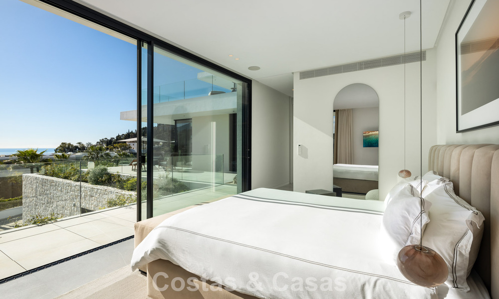 Se vende sensacional villa de lujo y moderna con vistas al mar en la urbanización cerrada El Madroñal en la zona de Marbella - Benahavis 779449