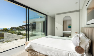 Se vende sensacional villa de lujo y moderna con vistas al mar en la urbanización cerrada El Madroñal en la zona de Marbella - Benahavis 779449 