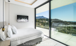 Se vende sensacional villa de lujo y moderna con vistas al mar en la urbanización cerrada El Madroñal en la zona de Marbella - Benahavis 779456 
