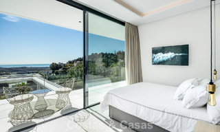 Se vende sensacional villa de lujo y moderna con vistas al mar en la urbanización cerrada El Madroñal en la zona de Marbella - Benahavis 779457 