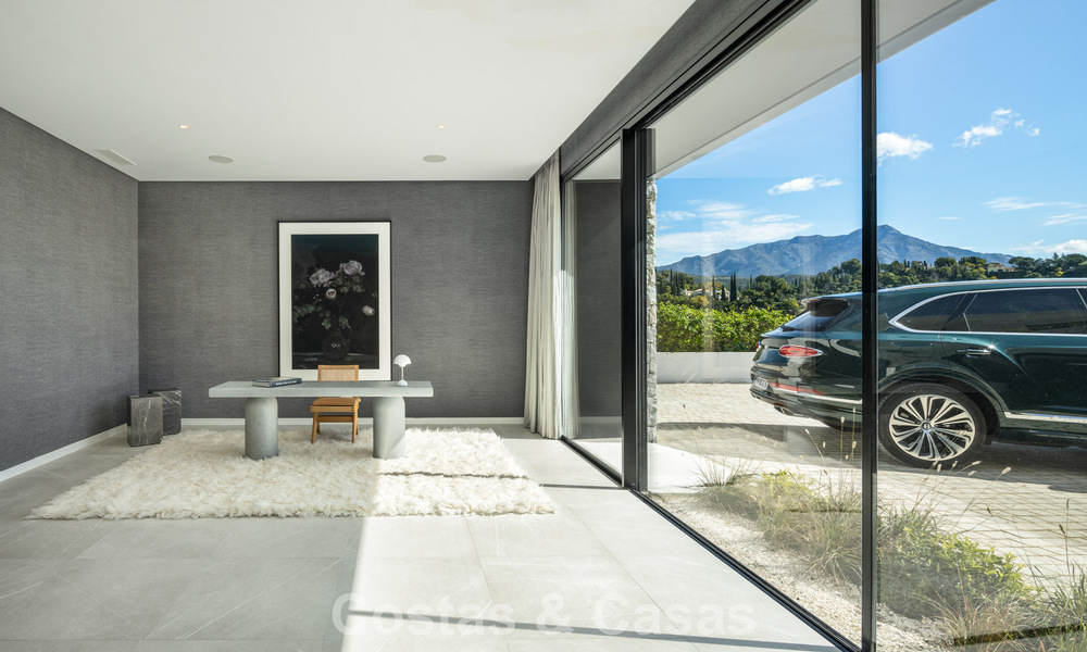 Se vende sensacional villa de lujo y moderna con vistas al mar en la urbanización cerrada El Madroñal en la zona de Marbella - Benahavis 779458