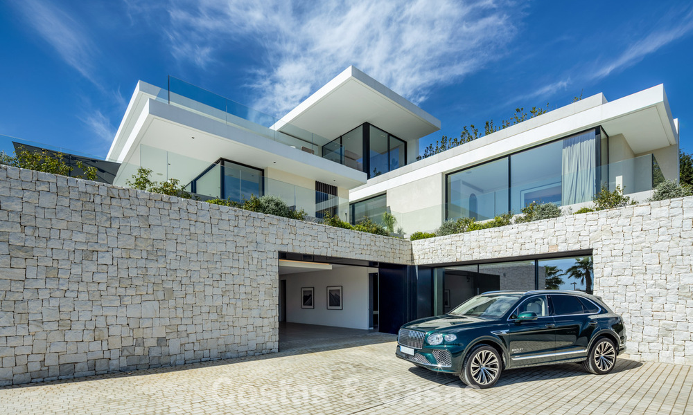 Se vende sensacional villa de lujo y moderna con vistas al mar en la urbanización cerrada El Madroñal en la zona de Marbella - Benahavis 779459