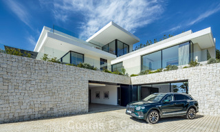 Se vende sensacional villa de lujo y moderna con vistas al mar en la urbanización cerrada El Madroñal en la zona de Marbella - Benahavis 779459 