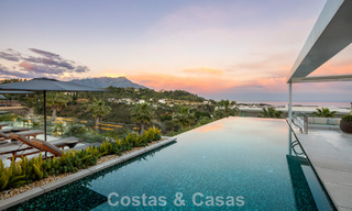 Se vende sensacional villa de lujo y moderna con vistas al mar en la urbanización cerrada El Madroñal en la zona de Marbella - Benahavis 779469 