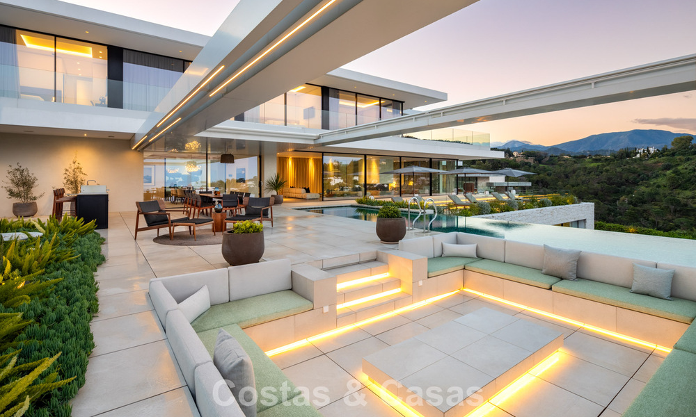 Se vende sensacional villa de lujo y moderna con vistas al mar en la urbanización cerrada El Madroñal en la zona de Marbella - Benahavis 779471