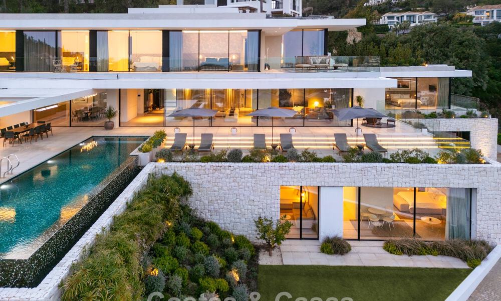 Se vende sensacional villa de lujo y moderna con vistas al mar en la urbanización cerrada El Madroñal en la zona de Marbella - Benahavis 779474