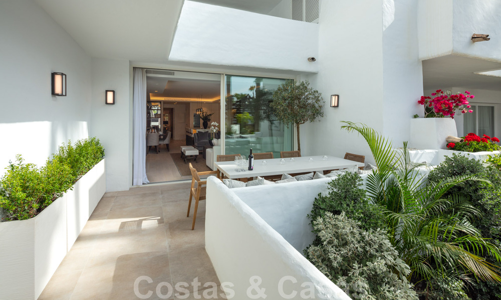 Apartamento lujosamente renovado de 4 dormitorios en venta en Puente Romano - Milla de Oro, Marbella 35939