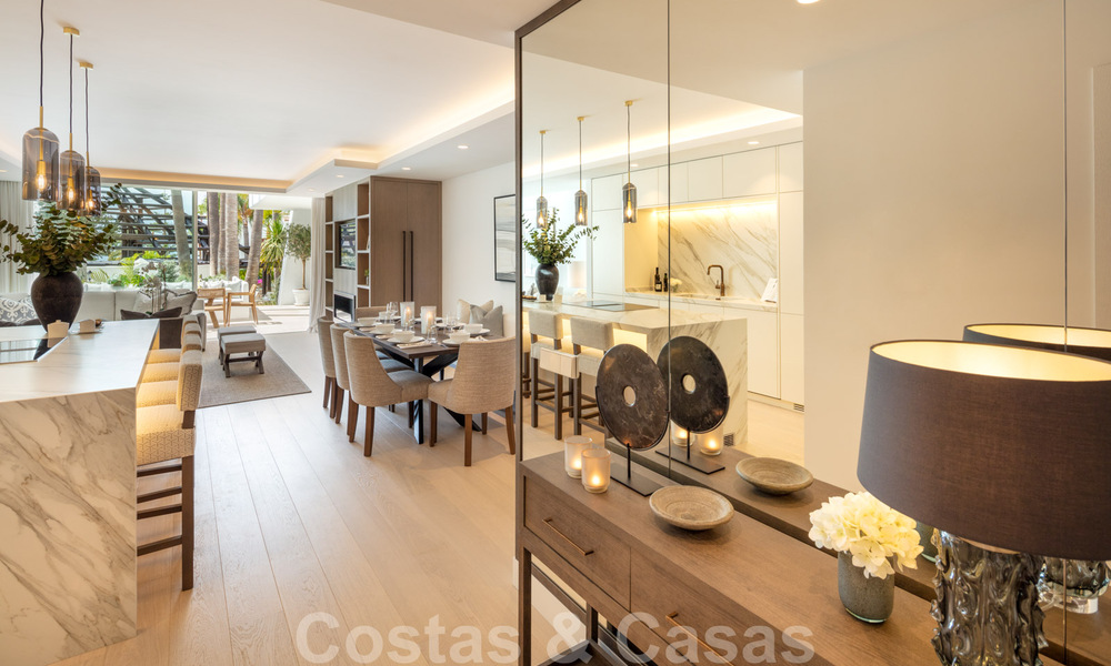 Apartamento lujosamente renovado de 4 dormitorios en venta en Puente Romano - Milla de Oro, Marbella 35950