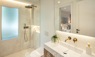 Apartamento lujosamente renovado de 4 dormitorios en venta en Puente Romano - Milla de Oro, Marbella 35953 