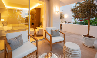 Apartamento lujosamente renovado de 4 dormitorios en venta en Puente Romano - Milla de Oro, Marbella 35967 