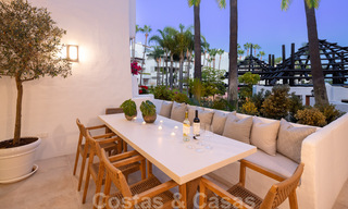 Apartamento lujosamente renovado de 4 dormitorios en venta en Puente Romano - Milla de Oro, Marbella 35970 