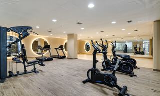 Nuevo y moderno apartamento con jardín en venta en un campo de golf entre Marbella y Estepona. 36002 