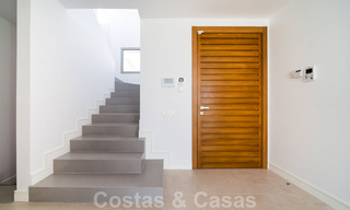 Listo para entrar a vivir, villa moderna con impresionantes vistas en venta en Marbella Este 36026 