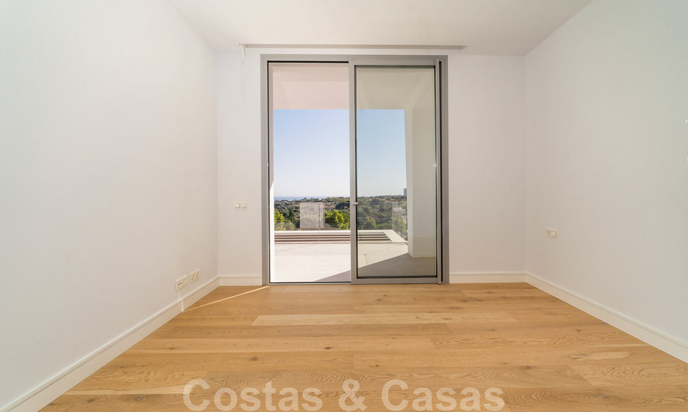 Listo para entrar a vivir, villa moderna con impresionantes vistas en venta en Marbella Este 36027