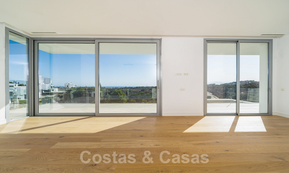 Listo para entrar a vivir, villa moderna con impresionantes vistas en venta en Marbella Este 36028