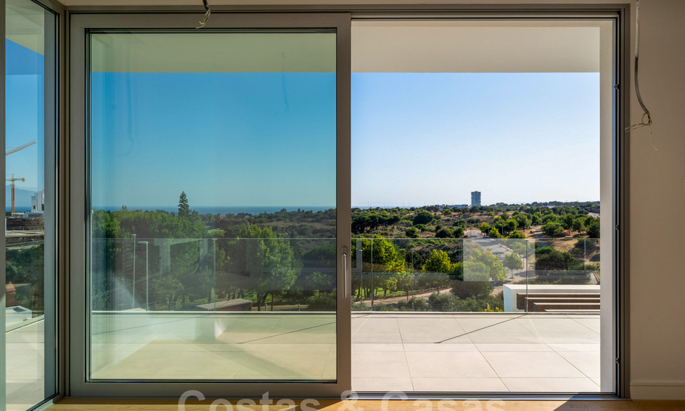 Listo para entrar a vivir, villa moderna con impresionantes vistas en venta en Marbella Este 36032