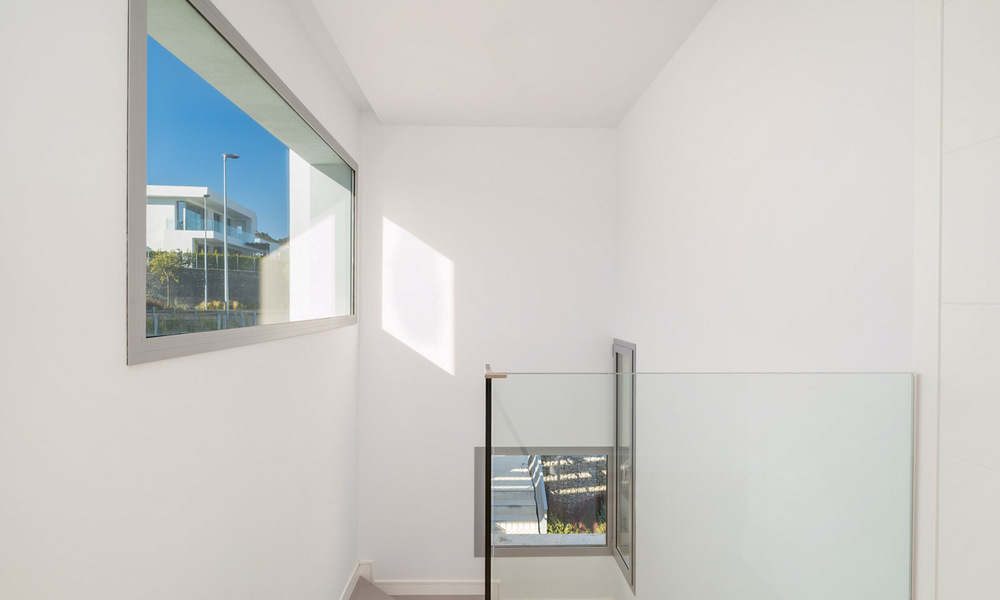 Listo para entrar a vivir, villa moderna con impresionantes vistas en venta en Marbella Este 36036