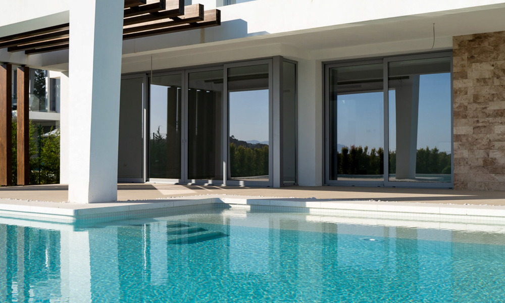 Listo para entrar a vivir, villa moderna con impresionantes vistas en venta en Marbella Este 36040